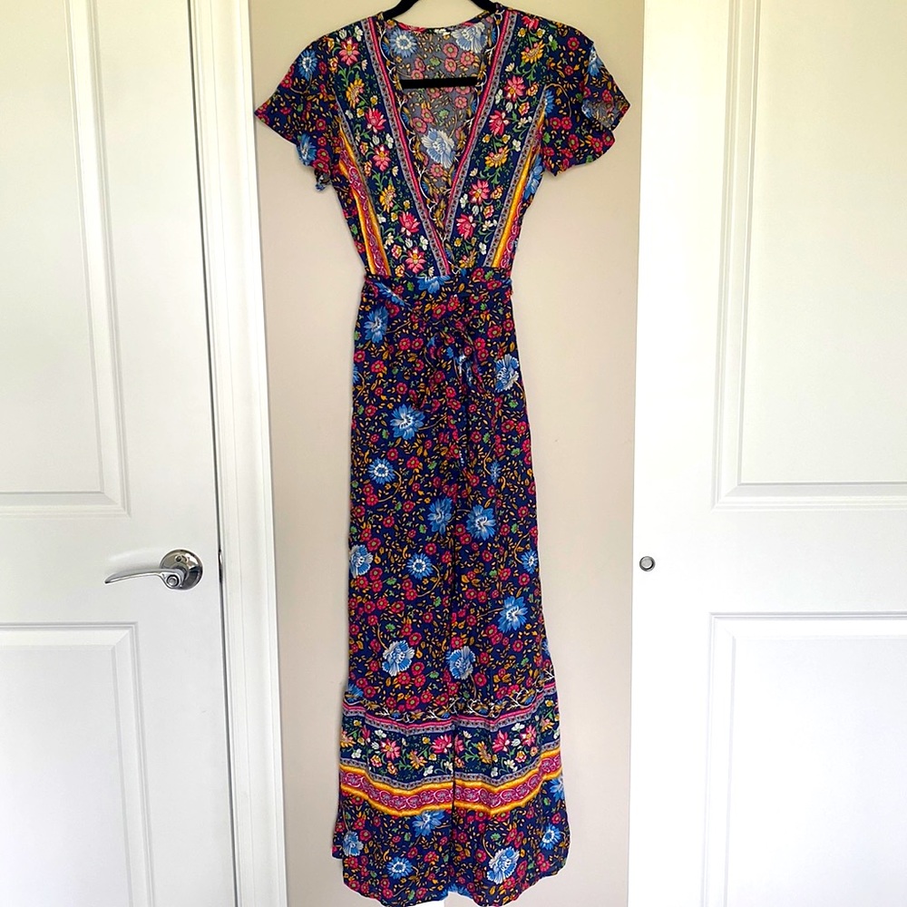 flowy, wrap around tie, maxi dress!